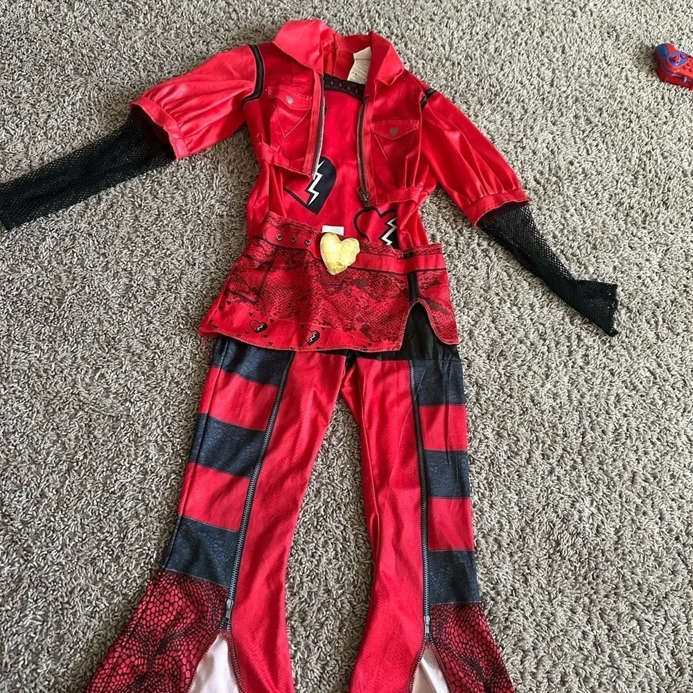 Disguise preloved descendants